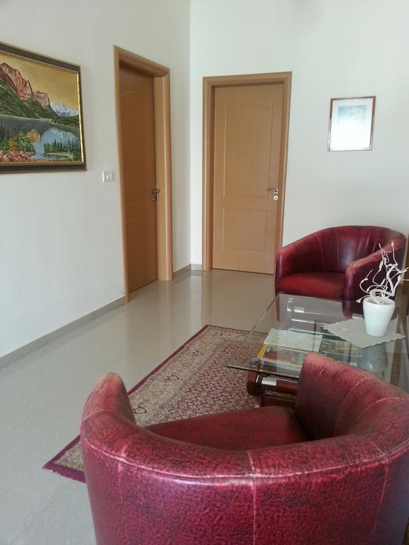 Guesthouse Niko بيرات المظهر الخارجي الصورة